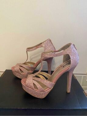 NWOT Sparkling Pink Platform T-Strap High Heels- Read